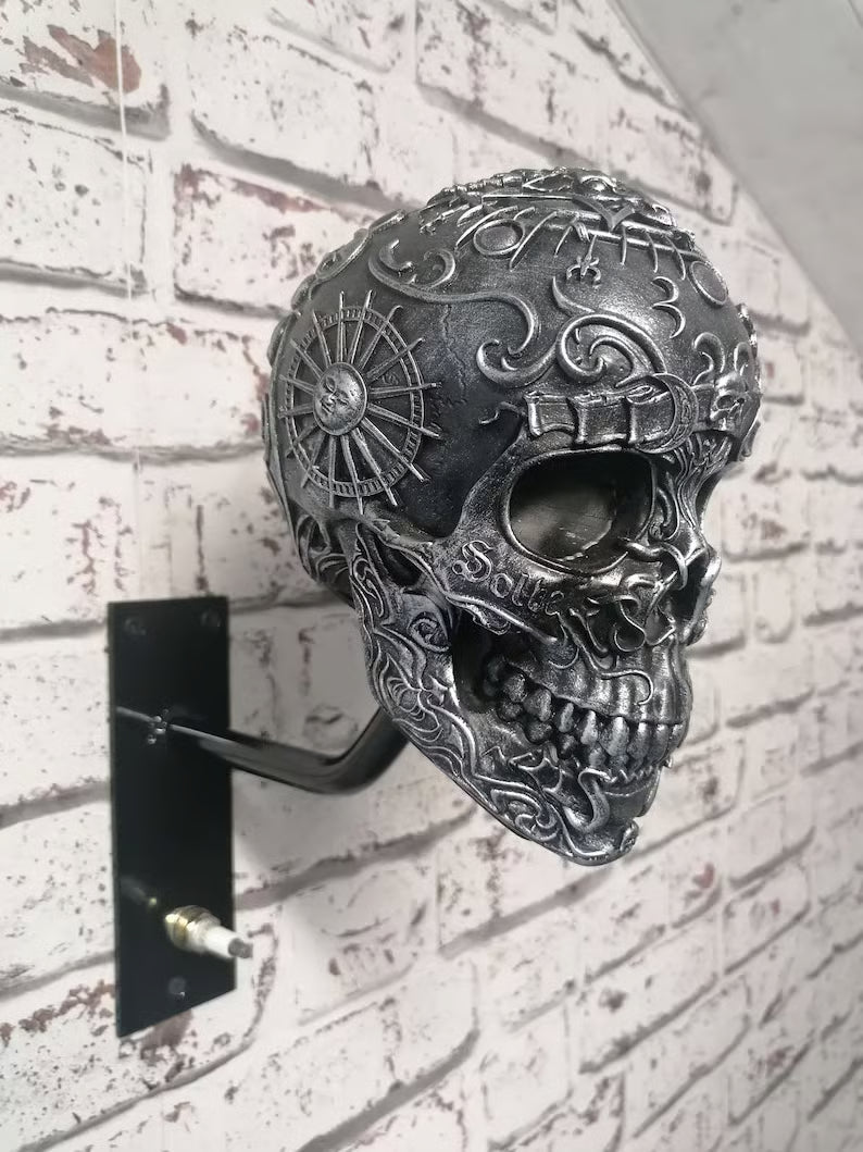 💀 SkullRack – Support pour casque et veste