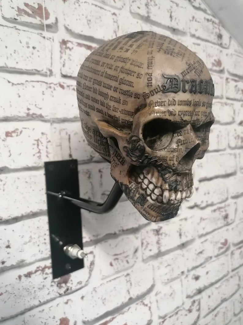 💀 SkullRack – Support pour casque et veste