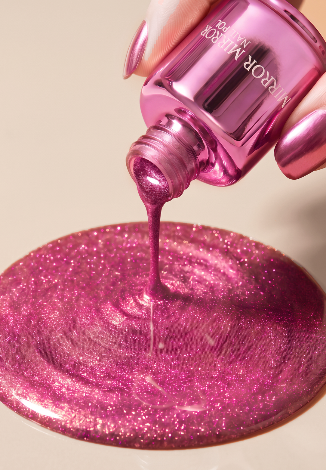 Vernis à ongles métallique brillant effet miroir