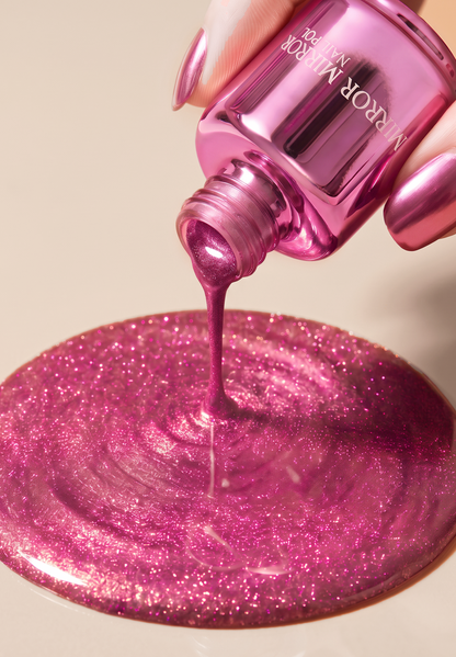 Vernis à ongles métallique brillant effet miroir