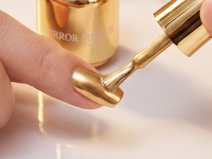 Vernis à ongles métallique brillant effet miroir