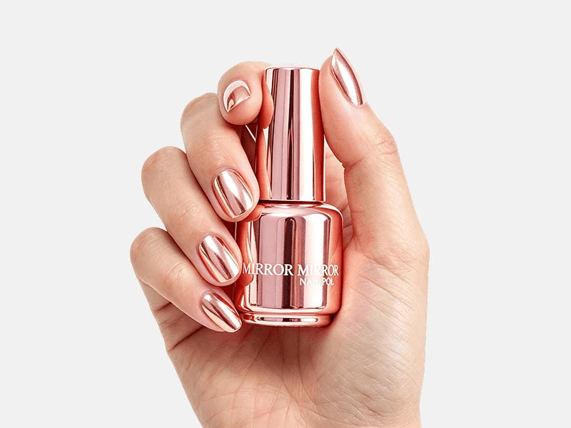 Vernis à ongles métallique brillant effet miroir