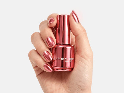 Vernis à ongles métallique brillant effet miroir