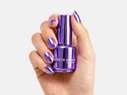 Vernis à ongles métallique brillant effet miroir