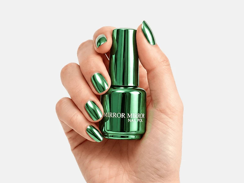 Vernis à ongles métallique brillant effet miroir