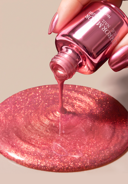 Vernis à ongles métallique brillant effet miroir