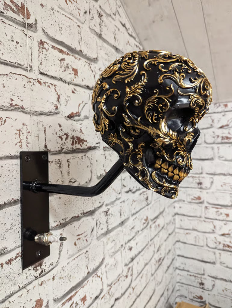 💀 SkullRack – Support pour casque et veste