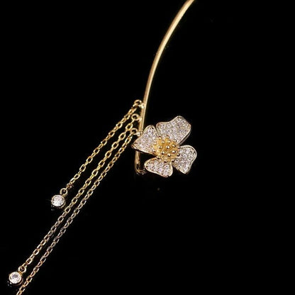 Boucles d'oreilles à clips simples avec papillons, motifs floraux et pompons – Élégantes, confortables et sans perçage