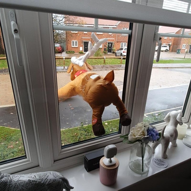 Décoration amusante « Oups ! » Père Noël et renne