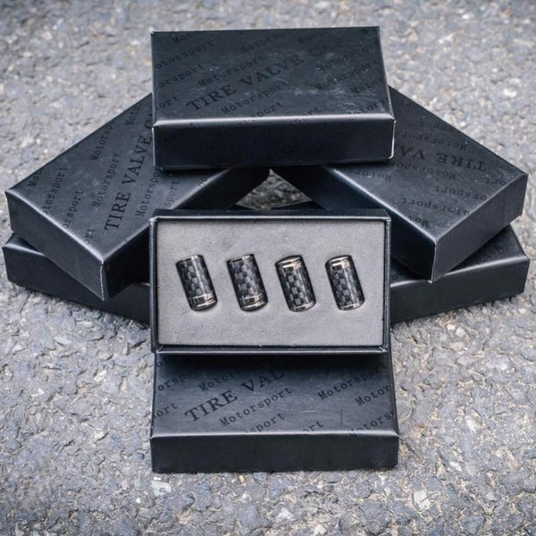 Kit de Bouchons de Valve Carbone de Luxe – Look Fibre de Carbone – Universel pour voiture, moto et vélo – Protection de roue sportive – [Lot de 4]