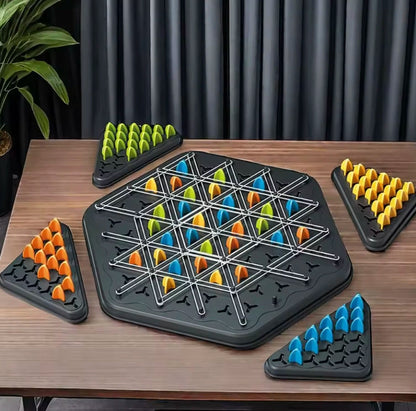 Triangle Hunter : Un jeu de société pour l'entraînement à la logique et à la géométrie