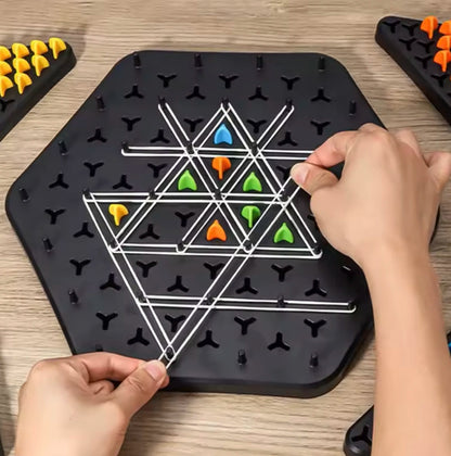 Triangle Hunter : Un jeu de société pour l'entraînement à la logique et à la géométrie